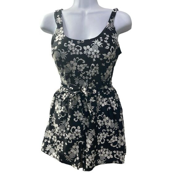 Blair Swimsuit‎ Size 8 Shorts Bottom Black White Pineapples Flowers Strap Waist - Picture 1 of 11